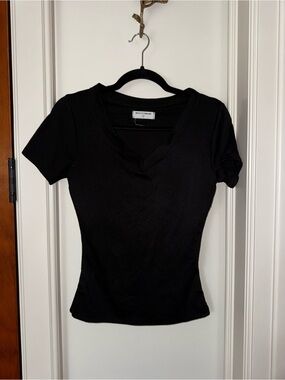 My Outfit Online Black V-neck T-shirt